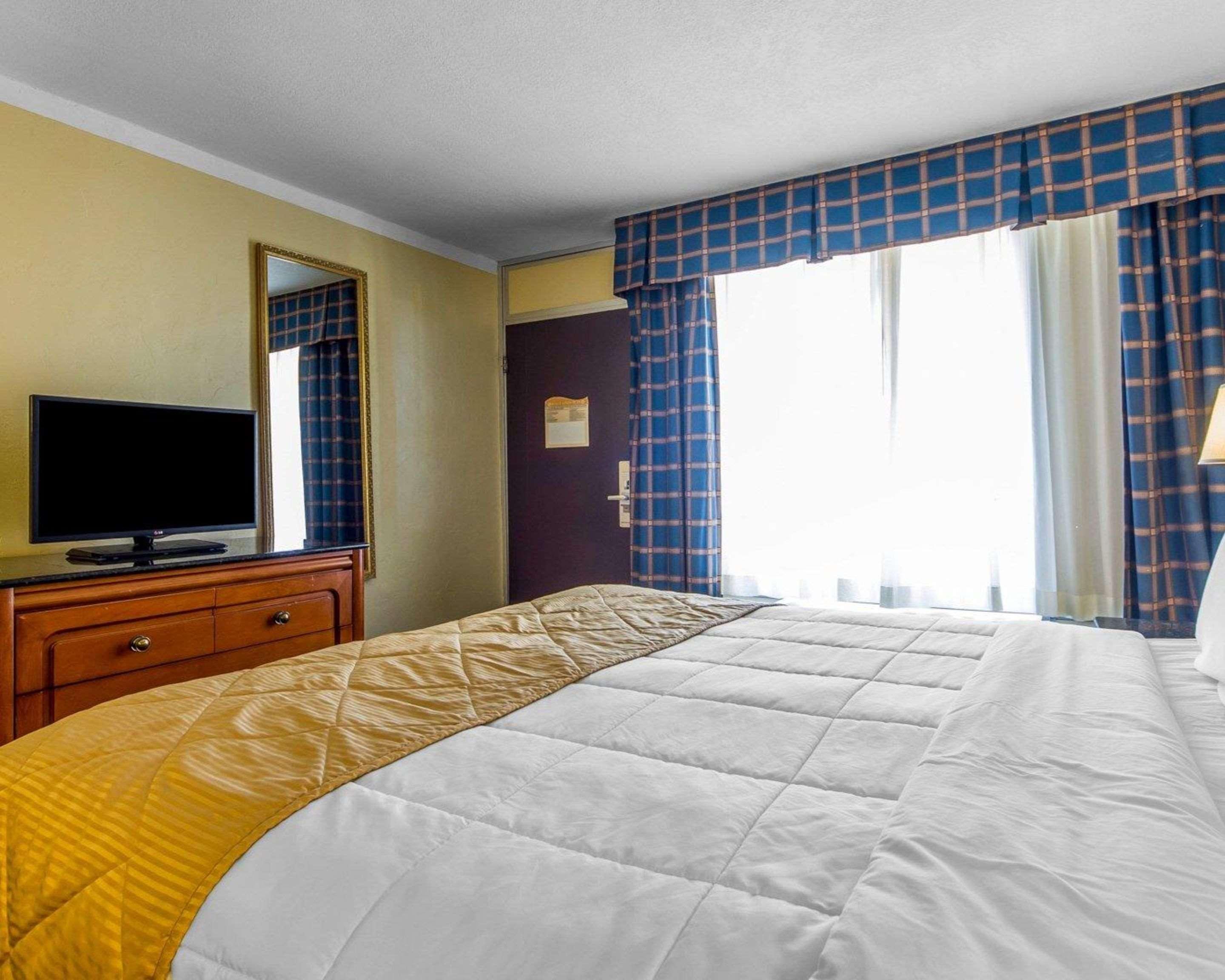 Clarion Hotel Concord Esterno foto