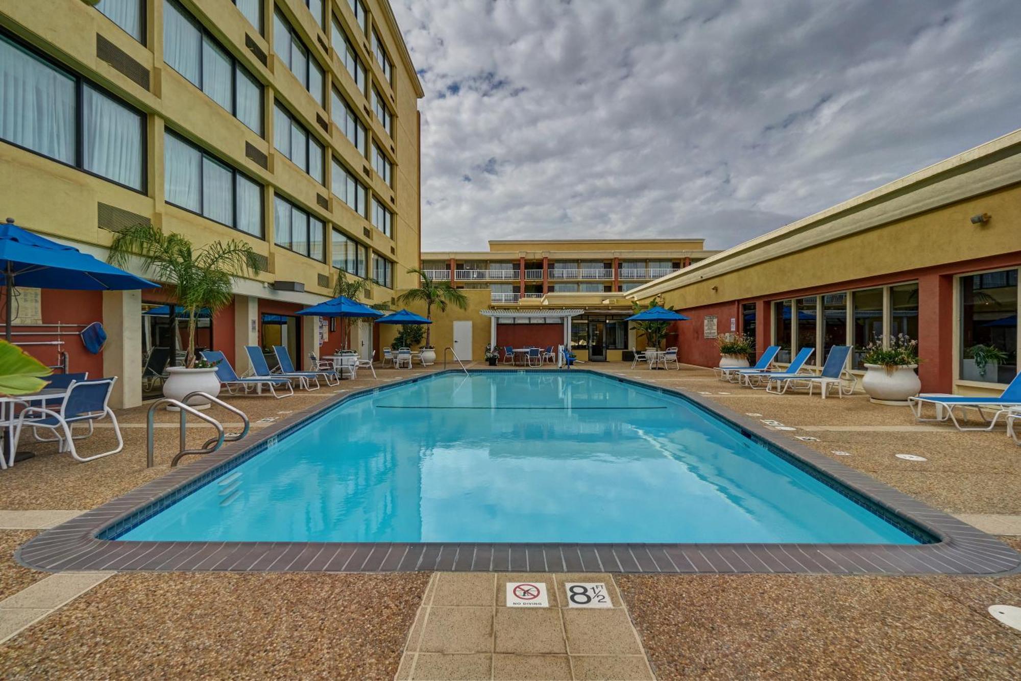 Clarion Hotel Concord Esterno foto